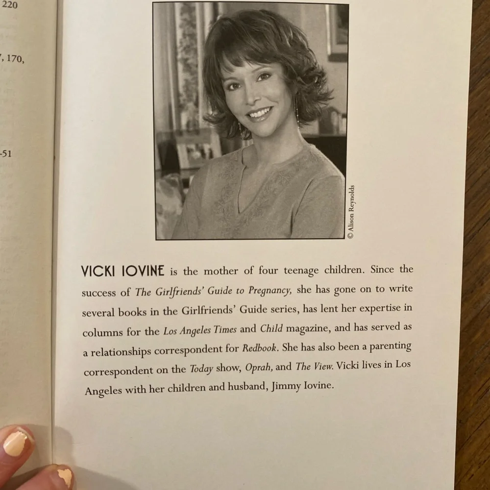 The girlfriends guide to pregnancy book - Picture 3 of 5